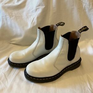 Dr Martens Chelsea boot in white